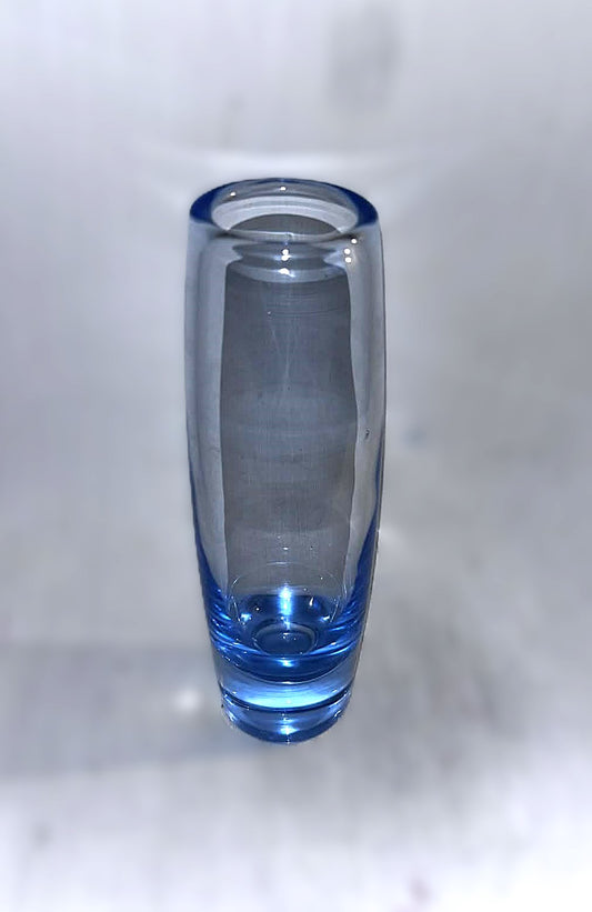 Smuk Holmegaard cylindervase i safirblå, design af Per Lütken