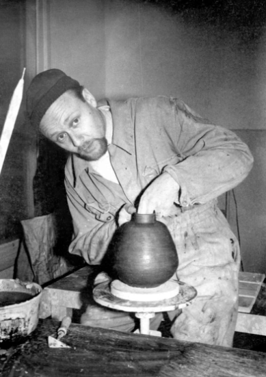 Rare Palshus vase made in stoneware with a slim look, design by Frode Bahnsen, Denmark 1960s