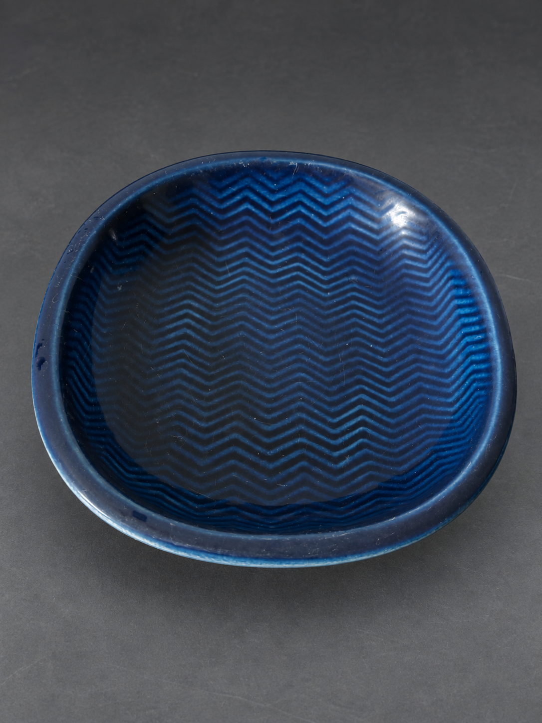Marselis Faience Bowl, featuring a fine zigzag pattern, design by Nils Thorsson for Aluminia, Denmark 1950s