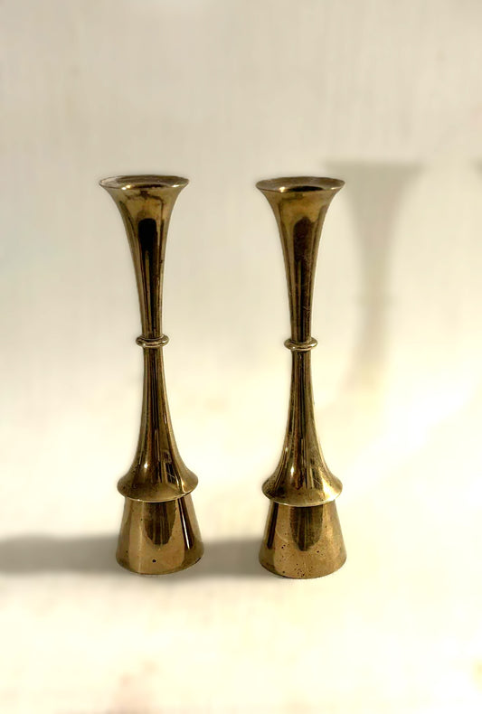 JENS HARALD QUISTGAARD Lysestager udført i messing, Danmark 1960'erne/70'erne