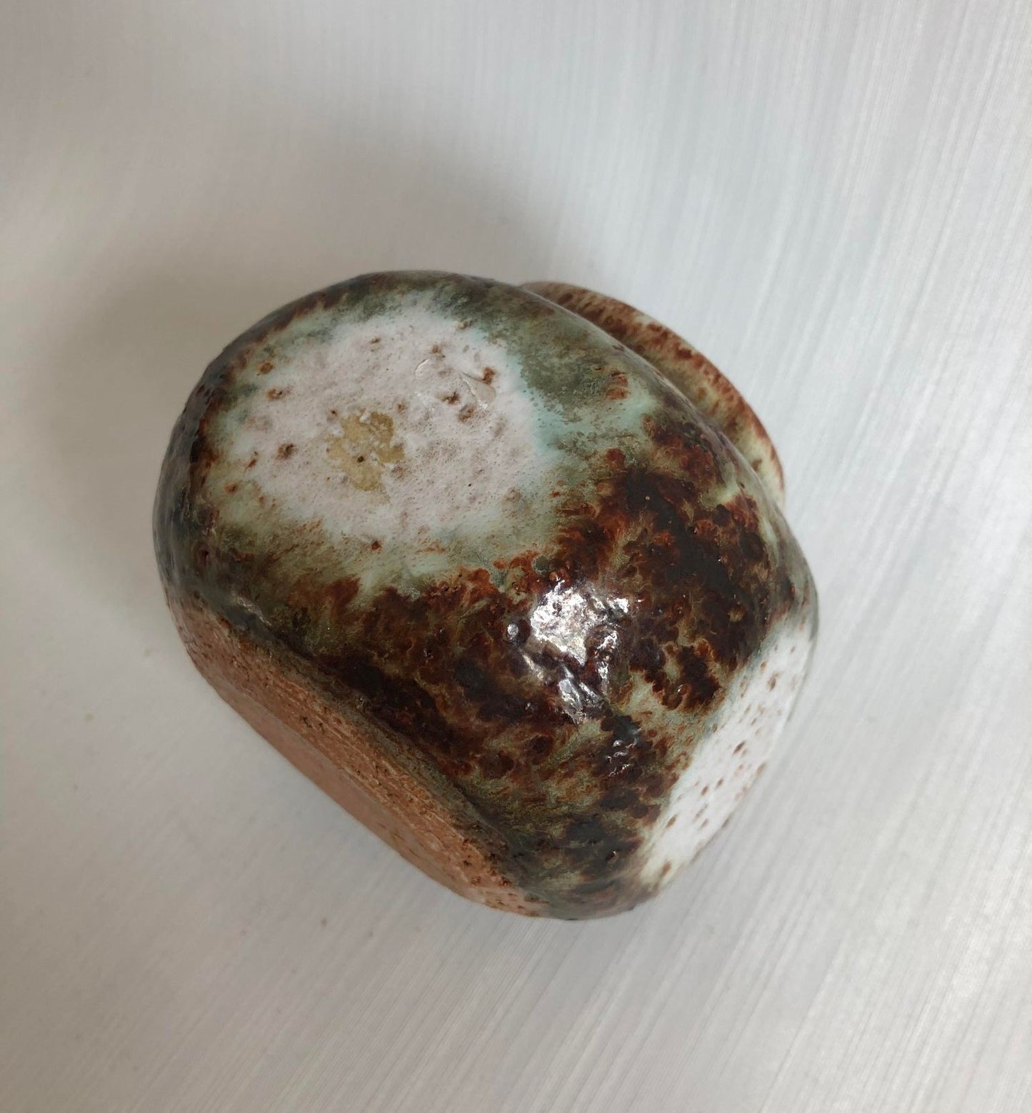 Smuk lille rustik stentøjsvase - nr. 0899