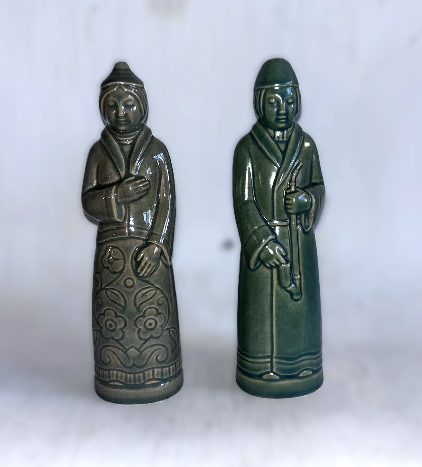 A pair of beautiful green glazed salt and pepper shakers in East Asian style, designed by Svend Lindhart (1898-1989)