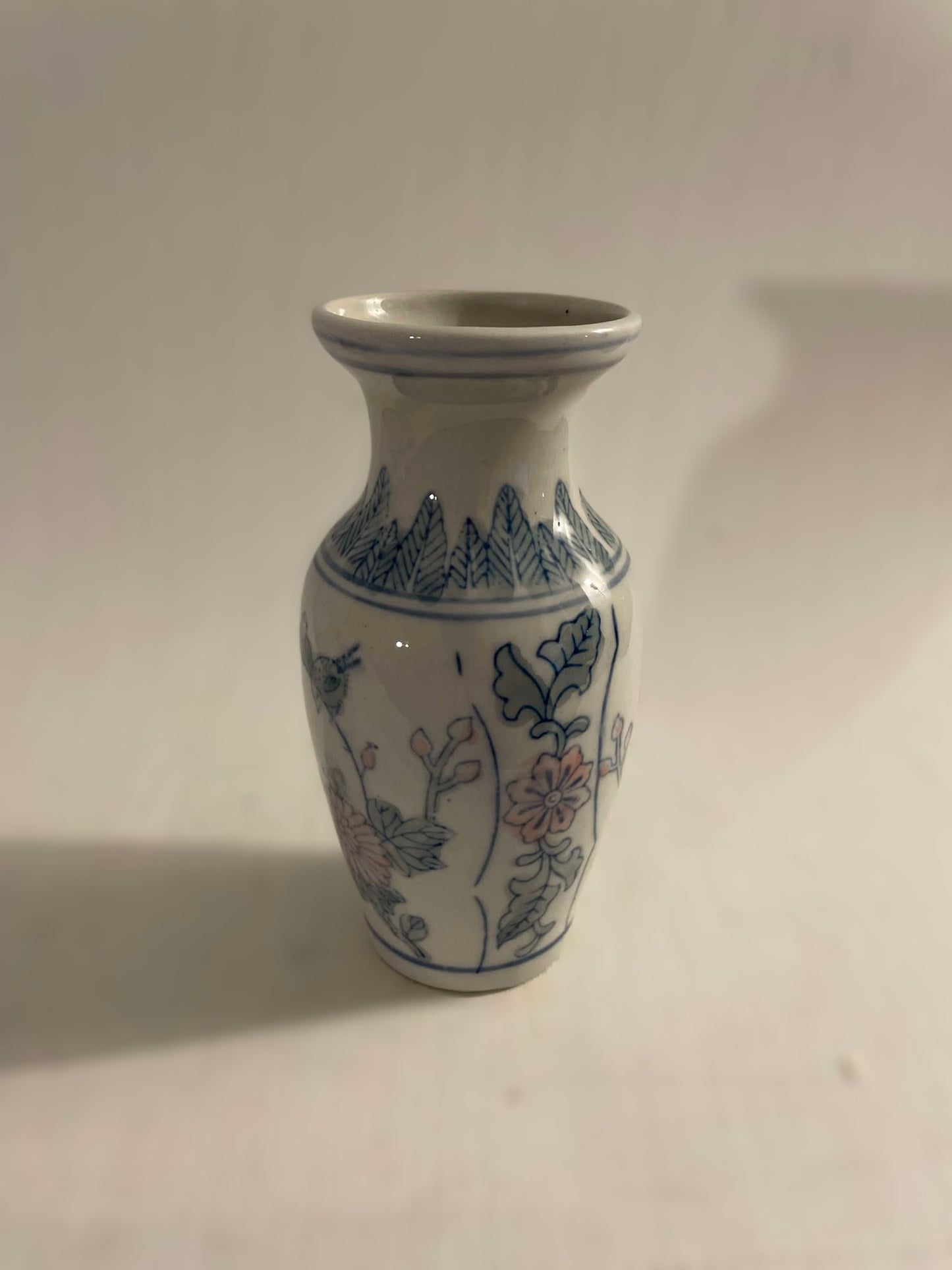 Vintage Chinese porcelain vase with blue, white and pink floral decoration - no. 09560