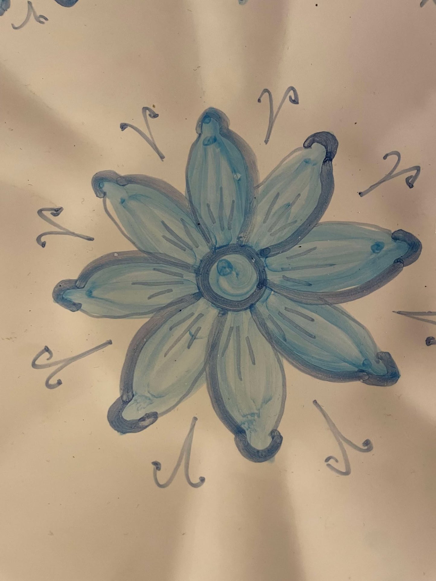 A beautiful porcelain dish with blue floral motifs - no. 080100