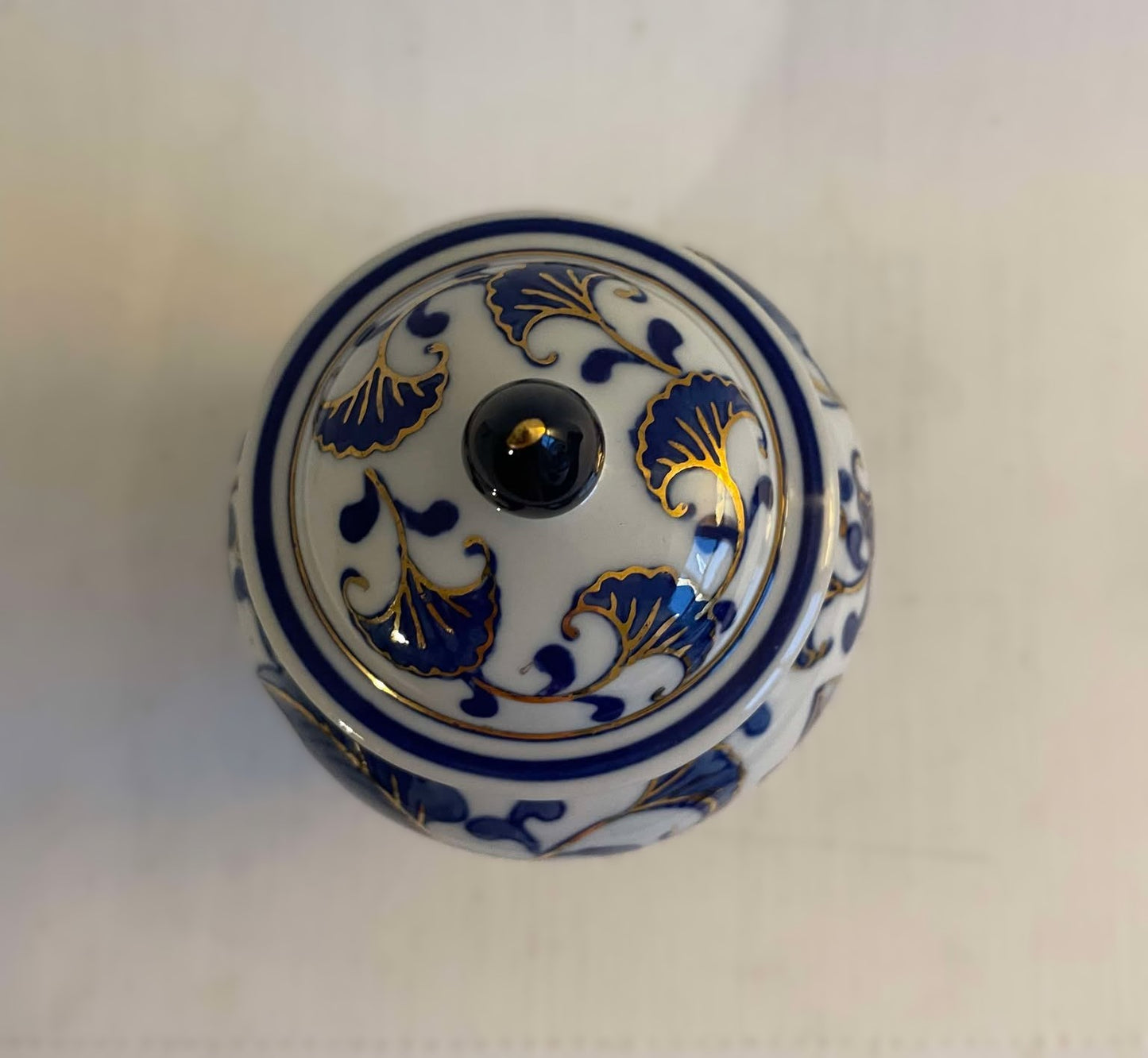 Beautiful Chinese ginger jar in shades of blue and highlighted in gold - no. 98000