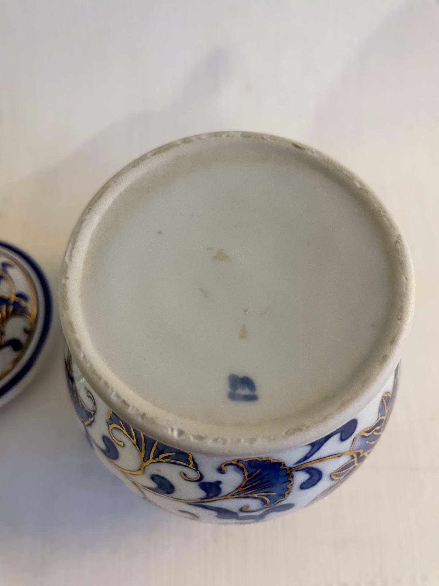 Beautiful Chinese ginger jar in shades of blue and highlighted in gold - no. 98000
