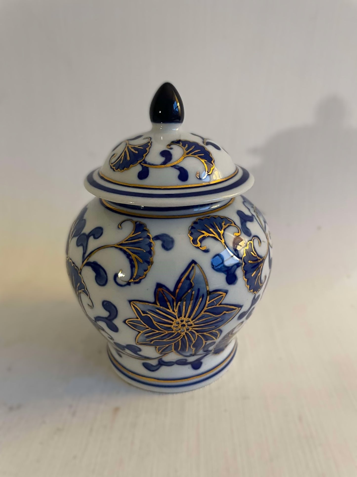 Beautiful Chinese ginger jar in shades of blue and highlighted in gold - no. 98000