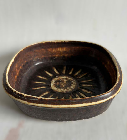 Søholm Keramik – Fad i dyb solbrun glasur af Ejnar Johansen - nr. 015771