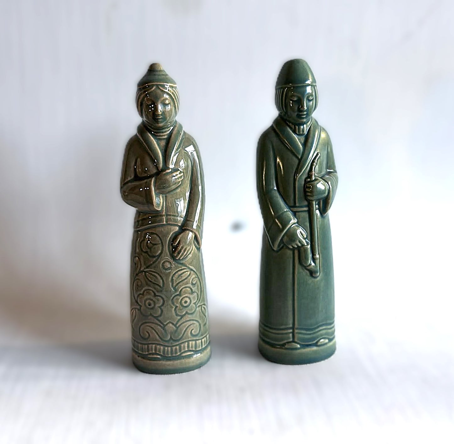 A pair of beautiful green glazed salt and pepper shakers in East Asian style, designed by Svend Lindhart (1898-1989)
