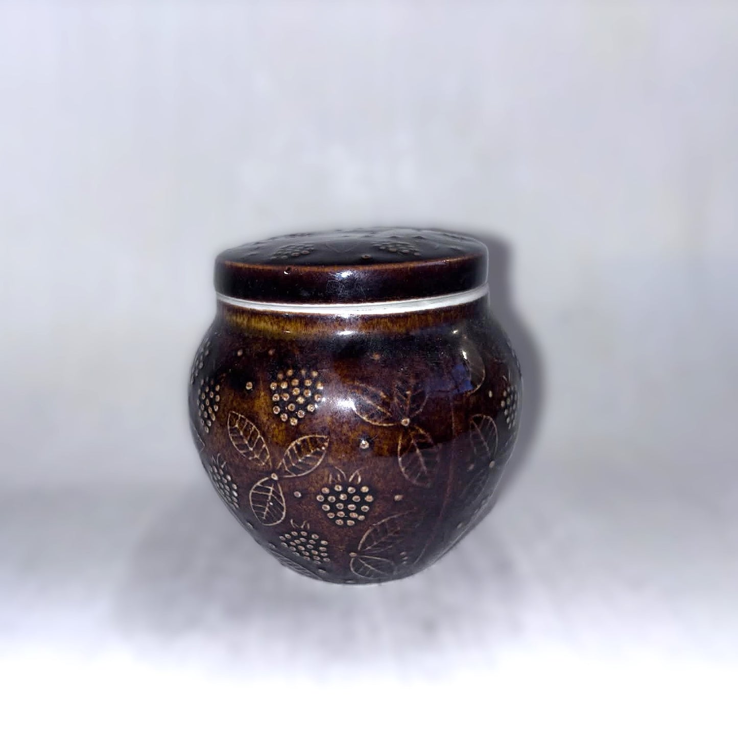 A pair of beautiful vintage Arabia lidded jars from Finland