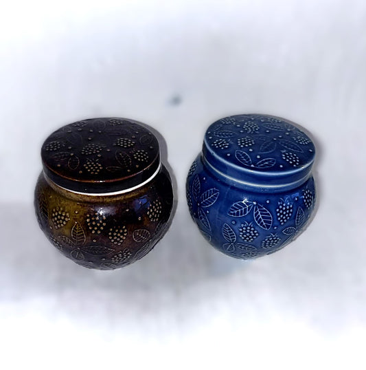 Et par flotte vintage Arabia lågkrukke fra Finland