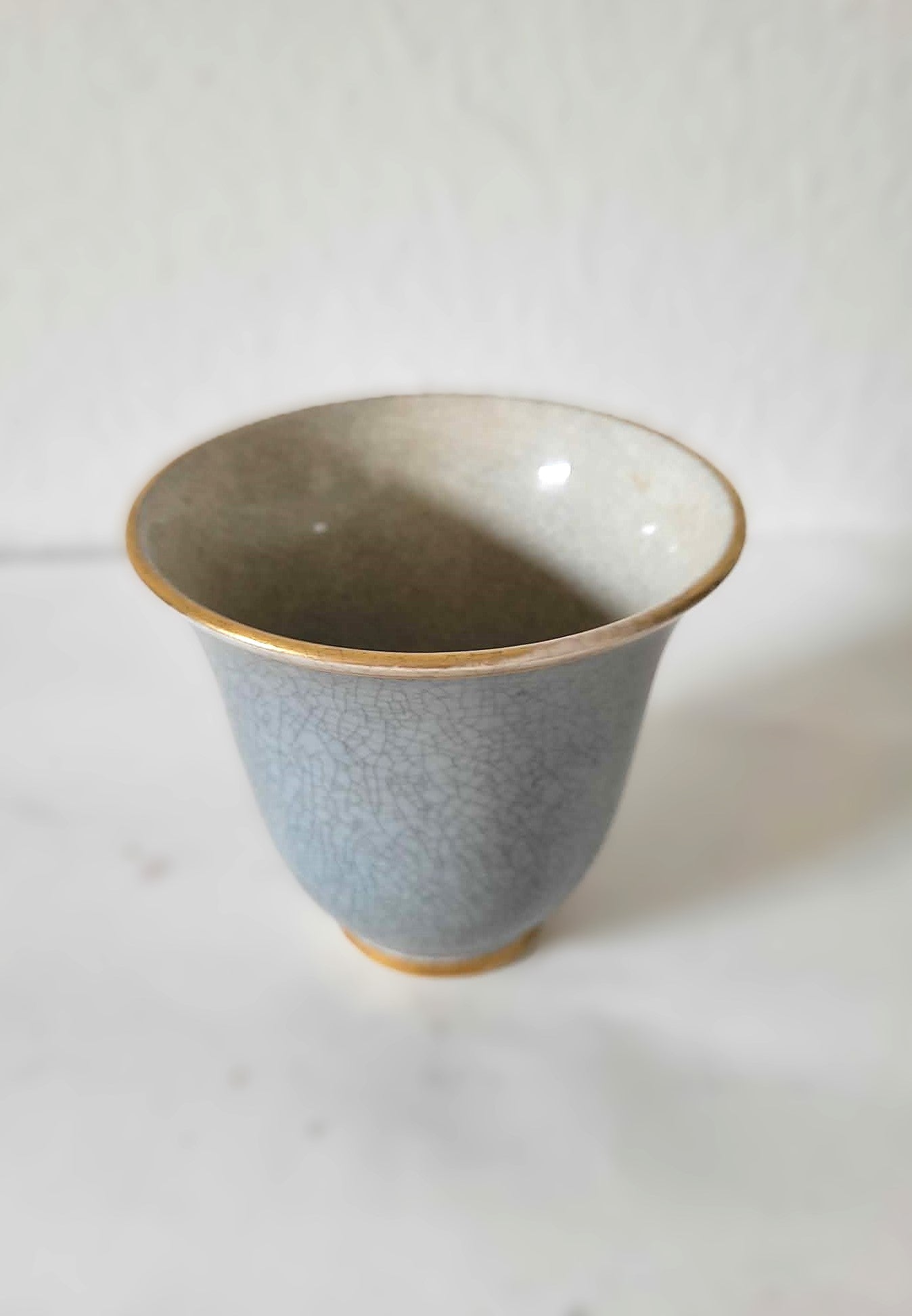 Smuk krakeleret porcelænsvase fra Lyngby