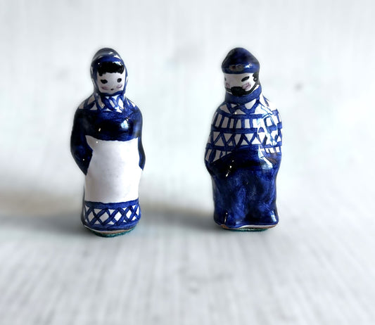 Et par små håndlavet Gzhel keramik figurer fra USSR