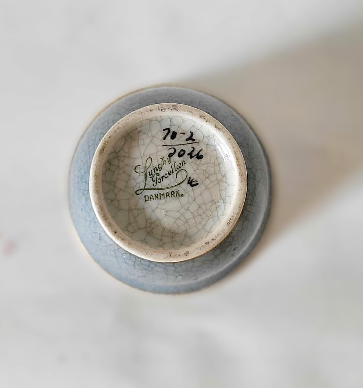 Smuk krakeleret porcelænsvase fra Lyngby