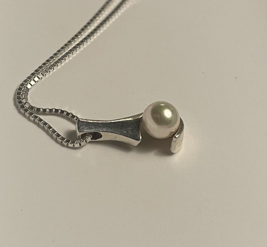 Flot vedhæng i Sterling sølv 925 og med perle - nr. 090140