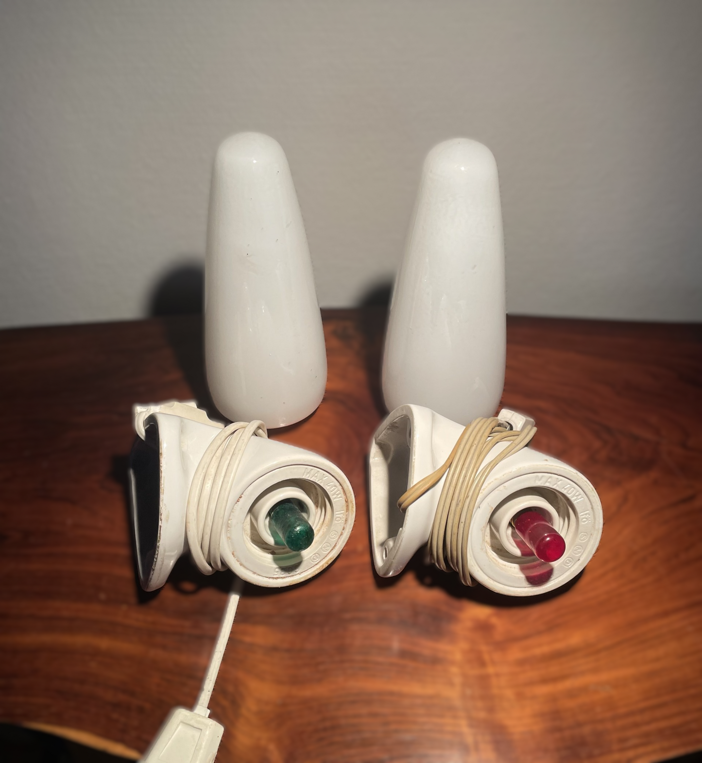 Sigvard Bernadotte design: 1 par Ifo væglamper i hvidt porcelæn og glas - nr. 852963