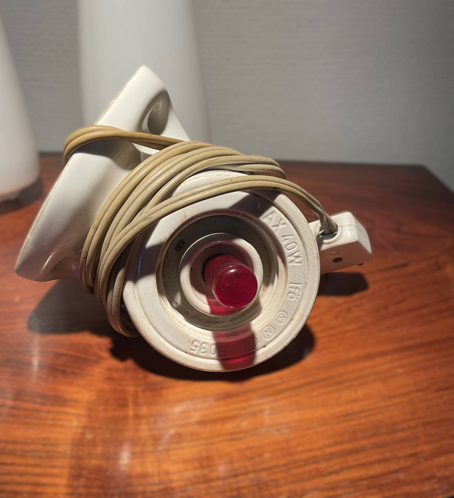 Sigvard Bernadotte design: 1 par Ifo væglamper i hvidt porcelæn og glas - nr. 852963