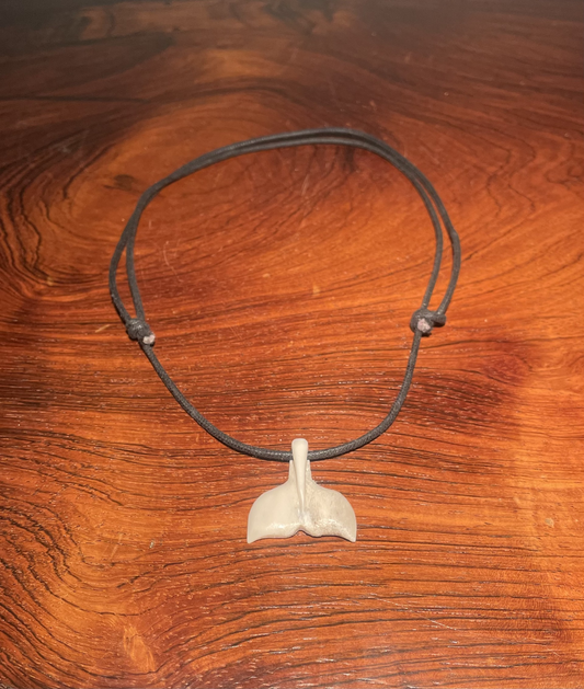 Flot Grønlandsk hals smykke, skåret af knogle ca. 1970erne - nr. 00500