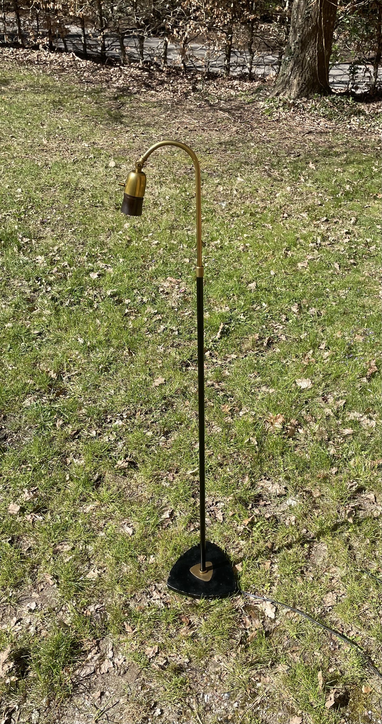 Retro standerlampe i metal og messing kan justeres i højden - 650525