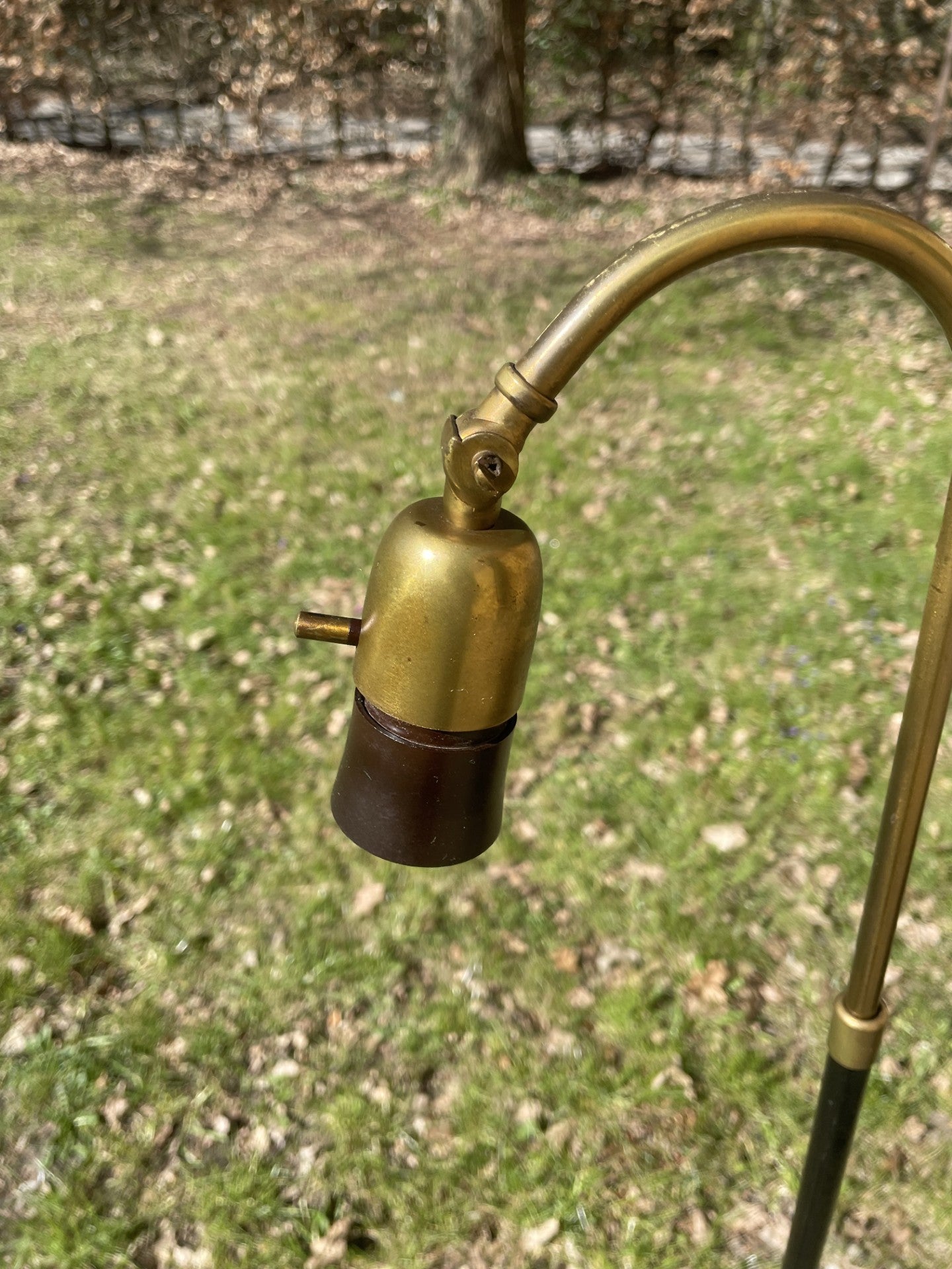 Retro standerlampe i metal og messing kan justeres i højden - 650525