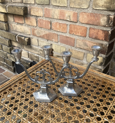 Et par Just Andersen lysestager udført i tin, Danmark 1920