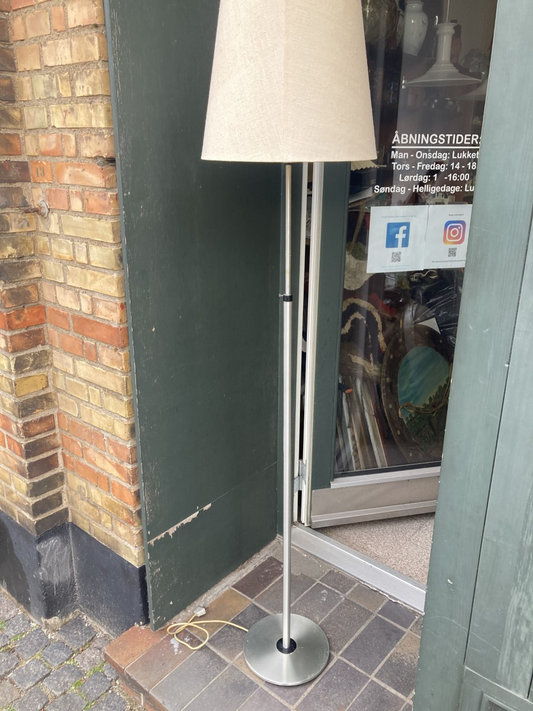 Fin justerbare standerlampe