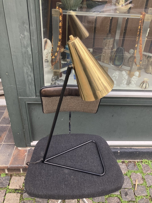 Vintage bordlampe af massiv messing og stel af sort malet metal - nr. 09360